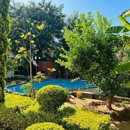Birdville Bnb Guest House Gaborone Ngoại thất bức ảnh