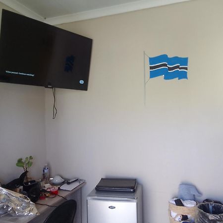 Birdville Bnb Guest House Gaborone Ngoại thất bức ảnh