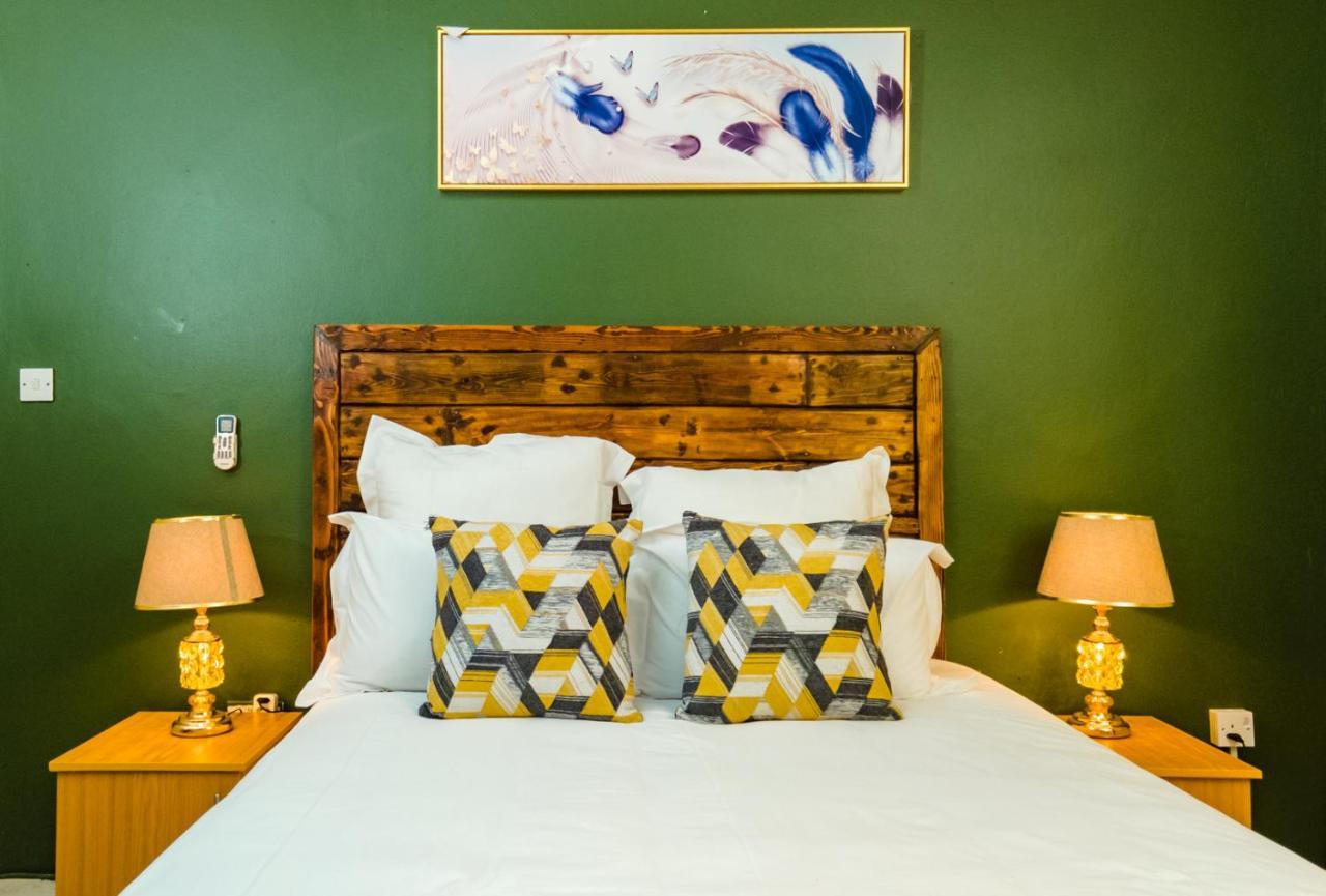 Birdville Bnb Guest House Gaborone Ngoại thất bức ảnh
