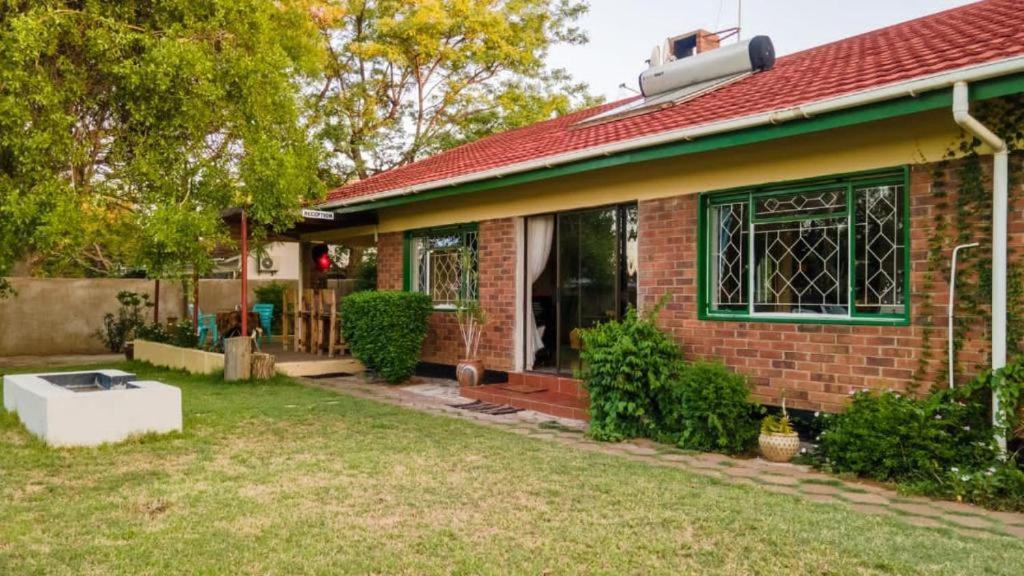 Birdville Bnb Guest House Gaborone Ngoại thất bức ảnh