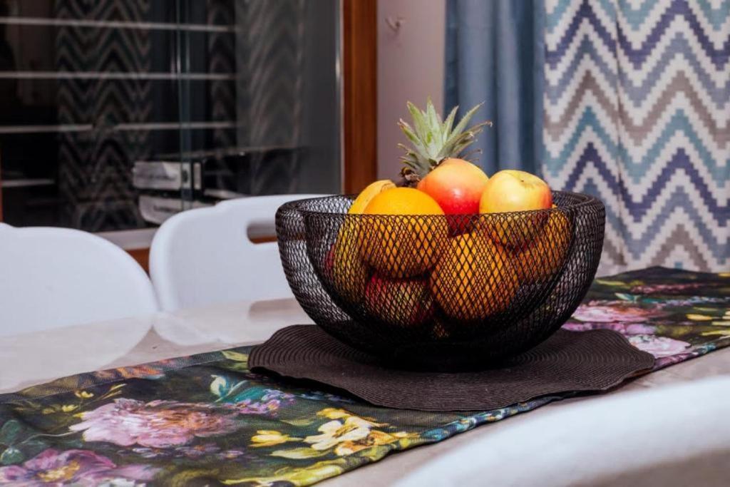 Birdville Bnb Guest House Gaborone Ngoại thất bức ảnh