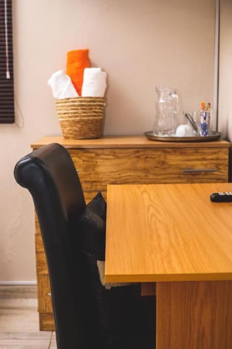Birdville Bnb Guest House Gaborone Ngoại thất bức ảnh