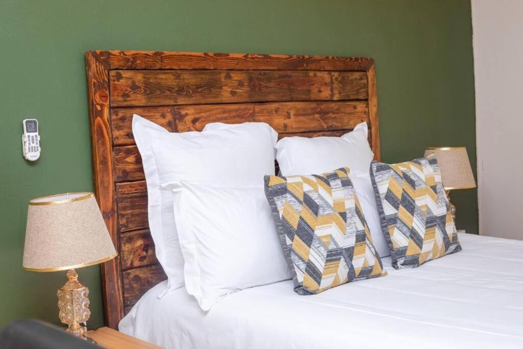 Birdville Bnb Guest House Gaborone Ngoại thất bức ảnh