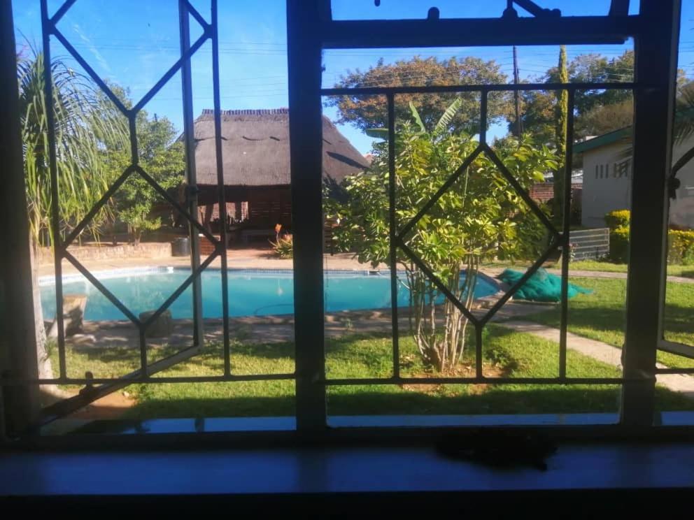 Birdville Bnb Guest House Gaborone Ngoại thất bức ảnh