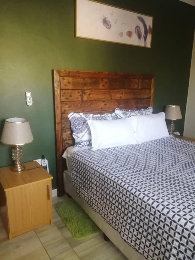 Birdville Bnb Guest House Gaborone Ngoại thất bức ảnh